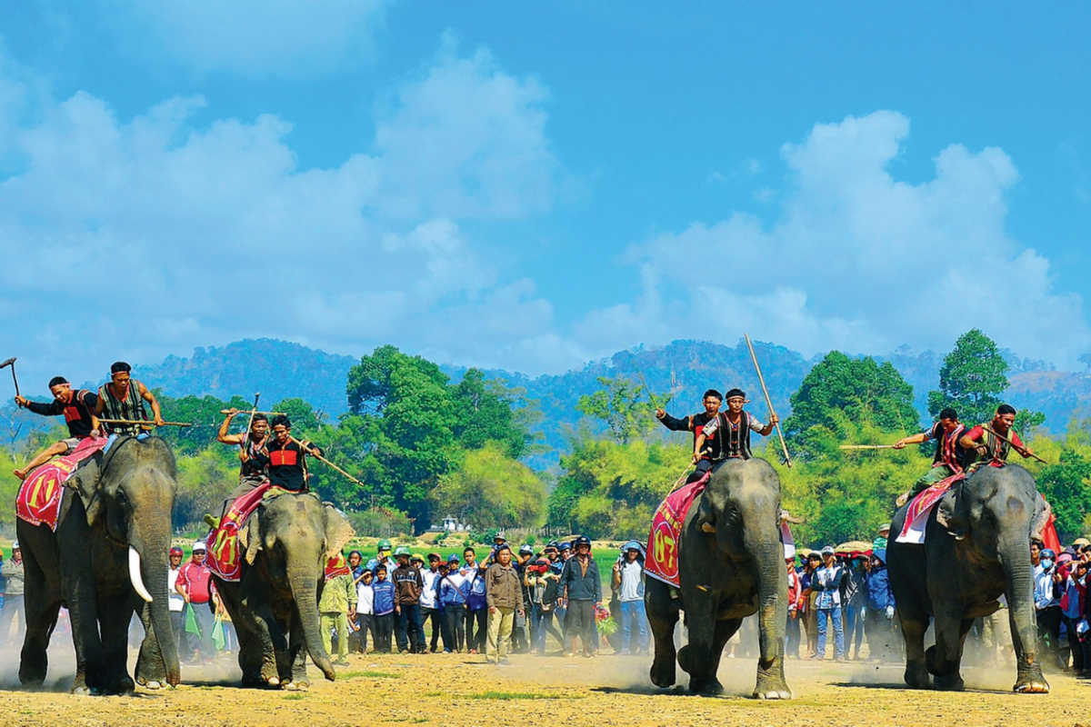 Locals celebrating the spring festival in Pu Luong