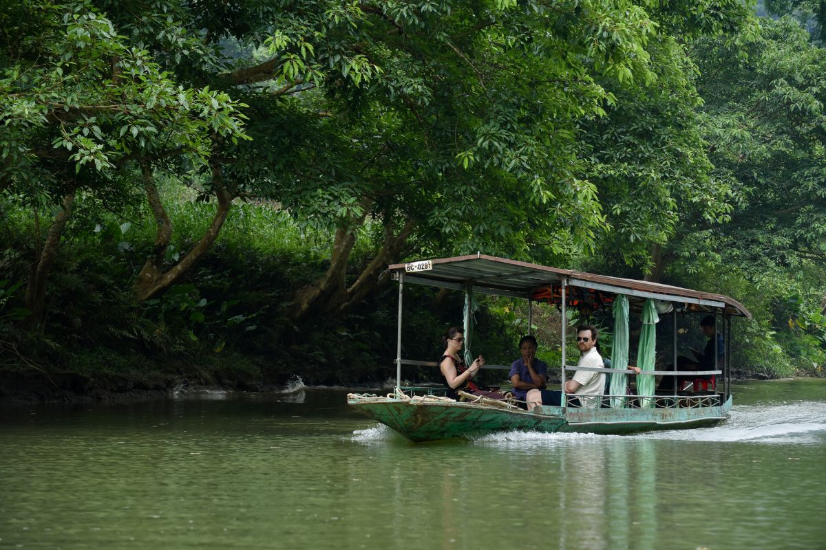 Boat Trip at BaBe National Park - World Mate Travel