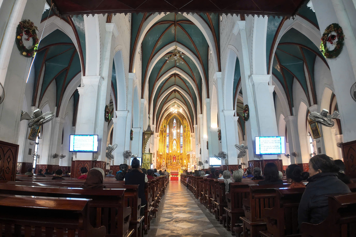 So Kien Basilica Inside