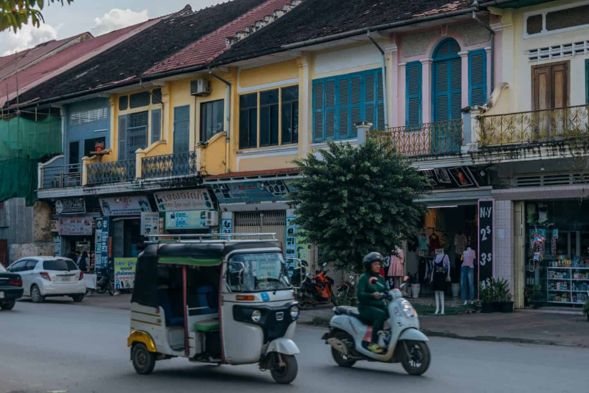 Corner of Town Center in Battambang - World Mate Travel