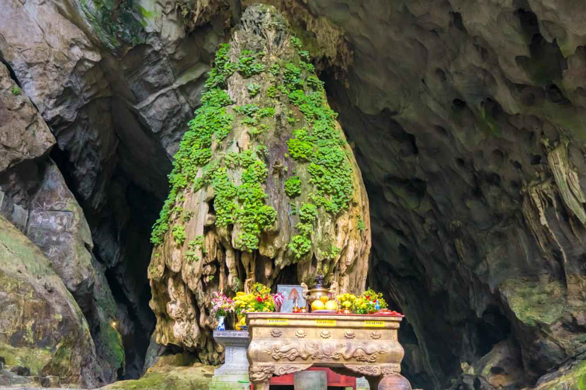 Huong Tich Cave