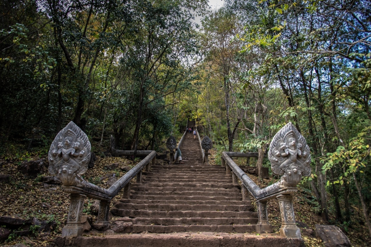 Wat Banan’s Hilltop Temple - World Mate Travel