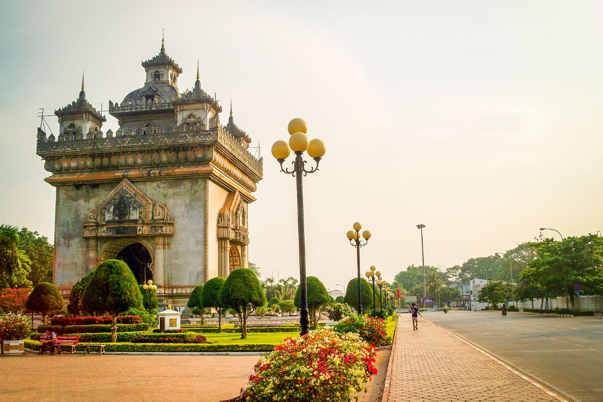 Patuxai Monument - World Mate Travel