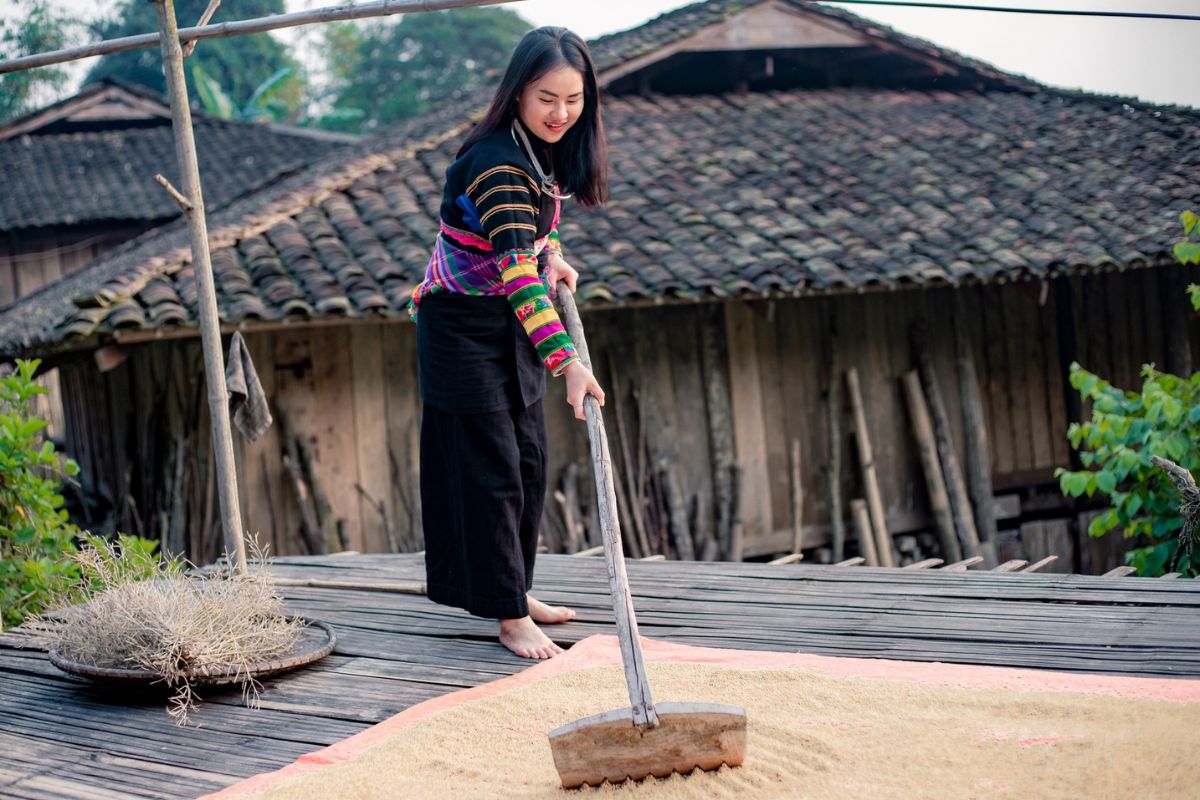 Black Lolo girl in traditional attire at Khuoi Khon Village, Bao Lac, Cao Bang