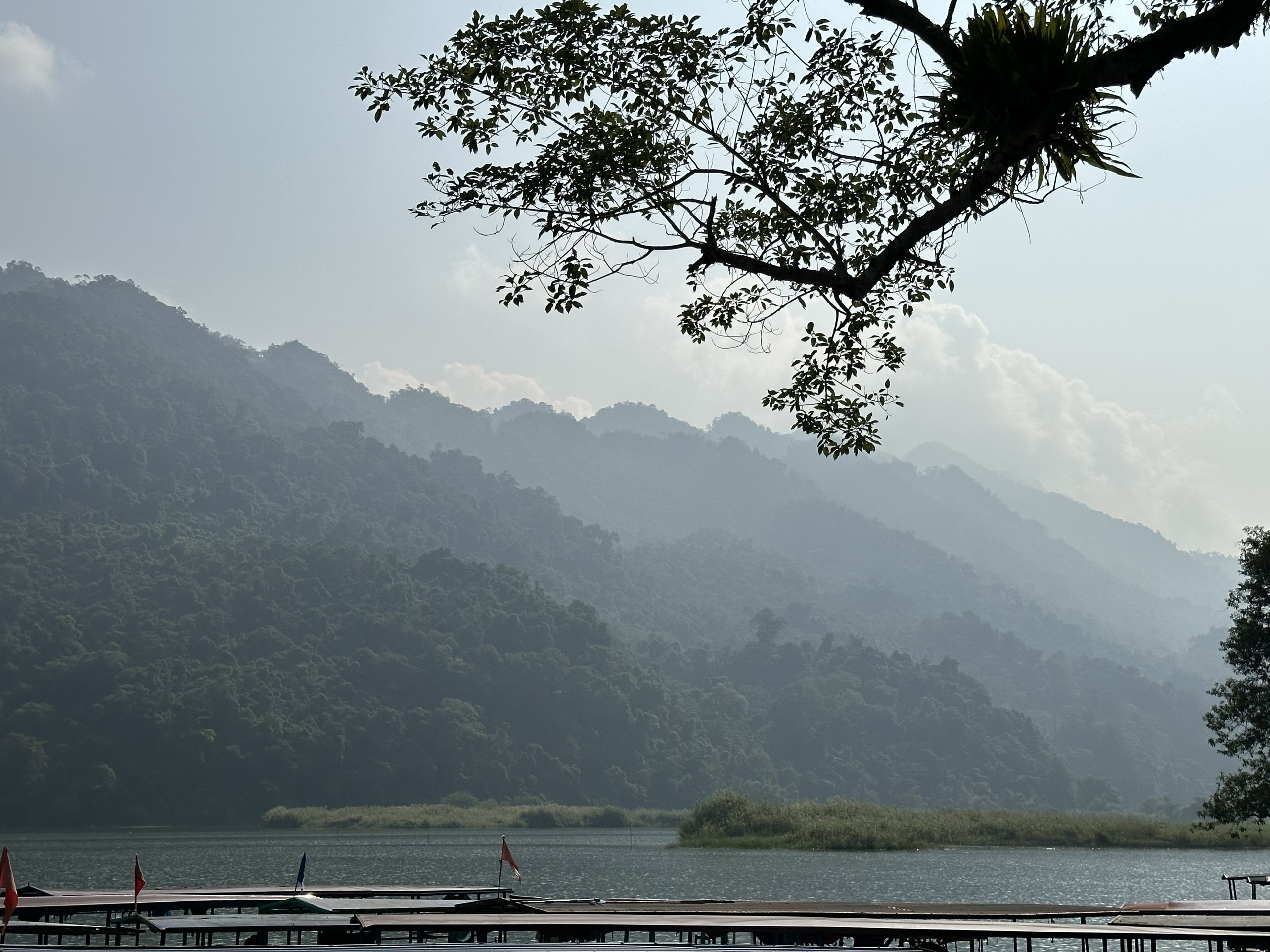 Boat trip in BaBe National Park - World Mate Travel