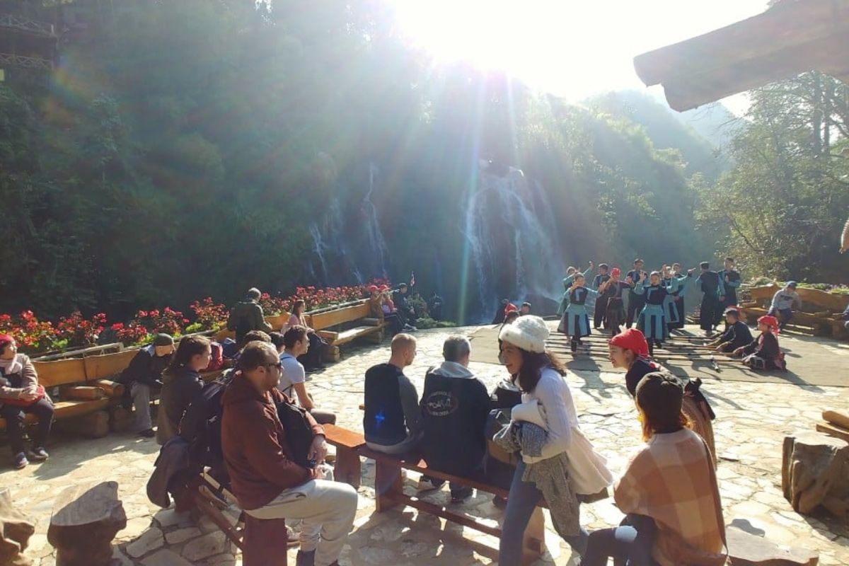 Local dance by Cat Cat Waterfall at Catcat Village, Sapa 