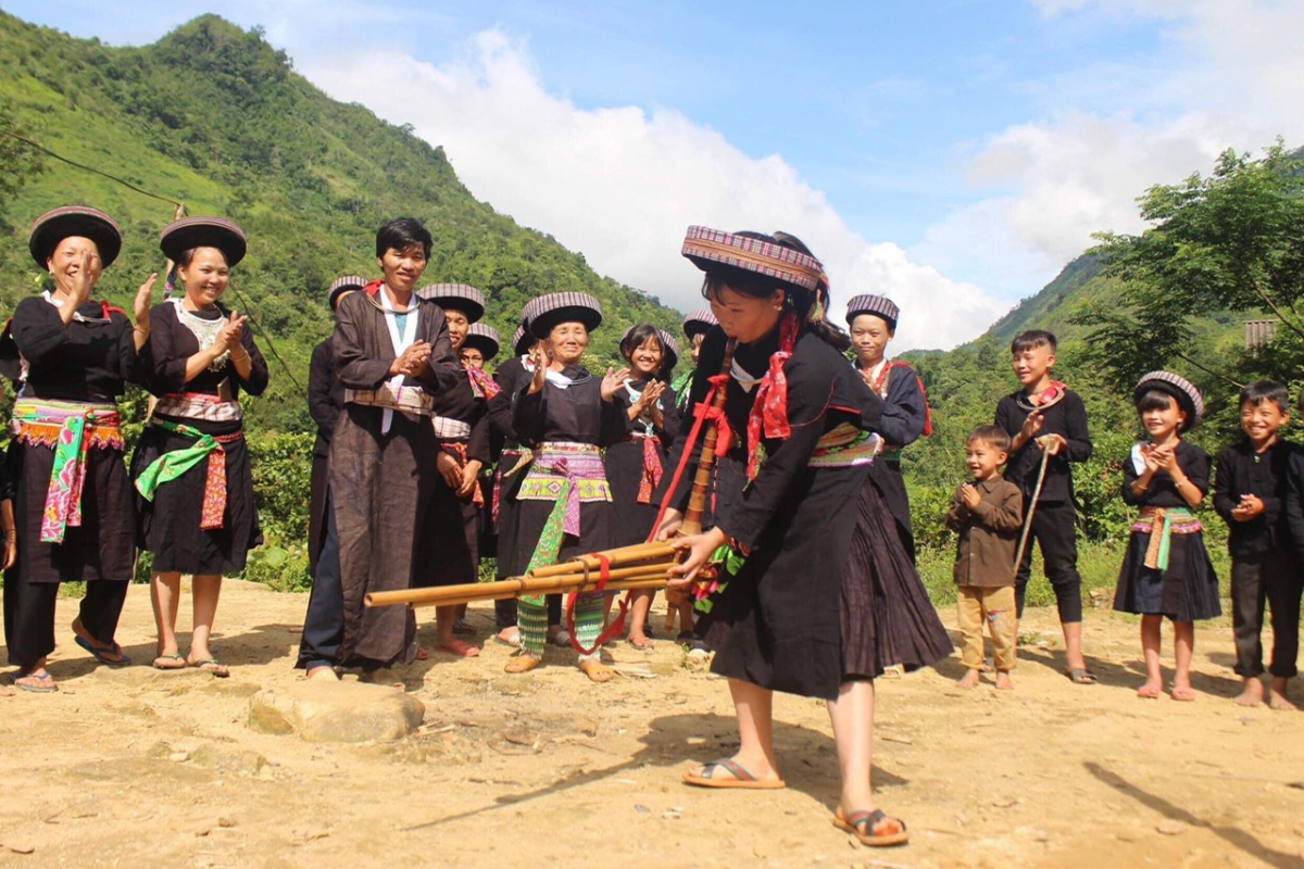 Ethnic people at the Love Market in Sapa