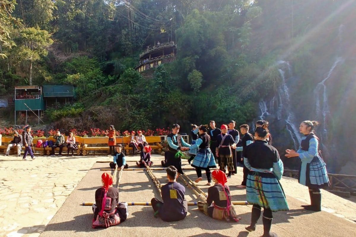 Hmong dance at CatCat Village Sapa