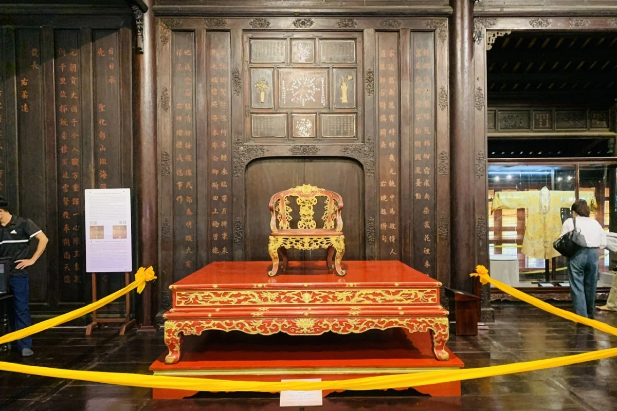 Artifacts from Ly and Nguyen dynasties displayed at Hue Museum of Royal Antiquities