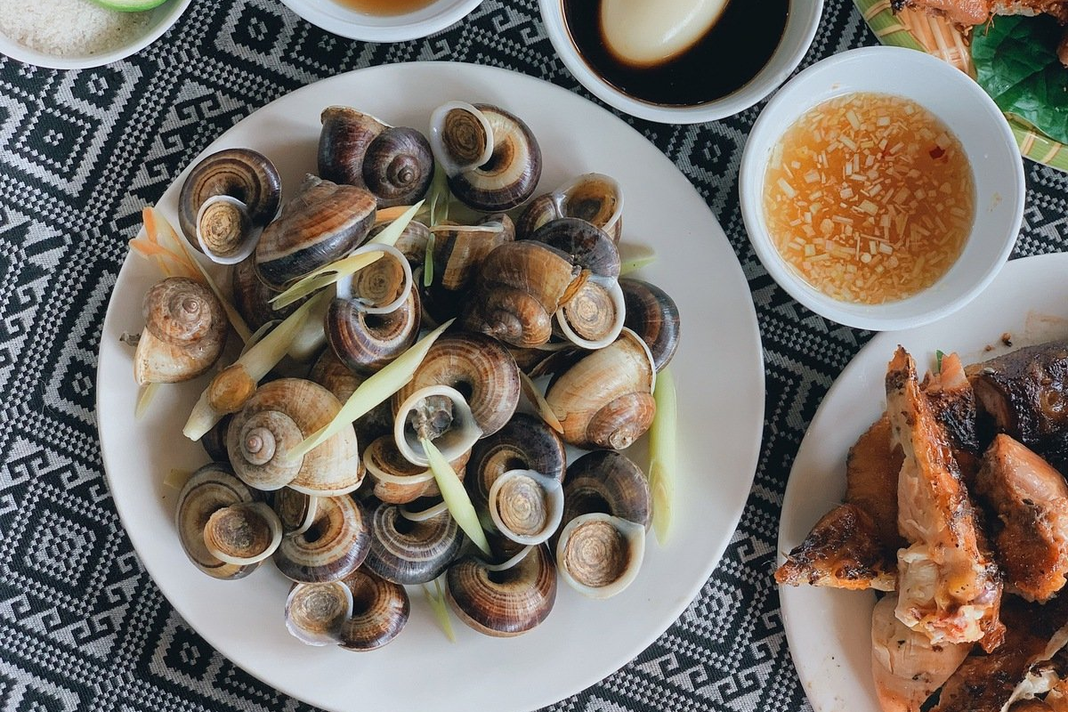 Steamed mountain snails served with lemongrass and chili