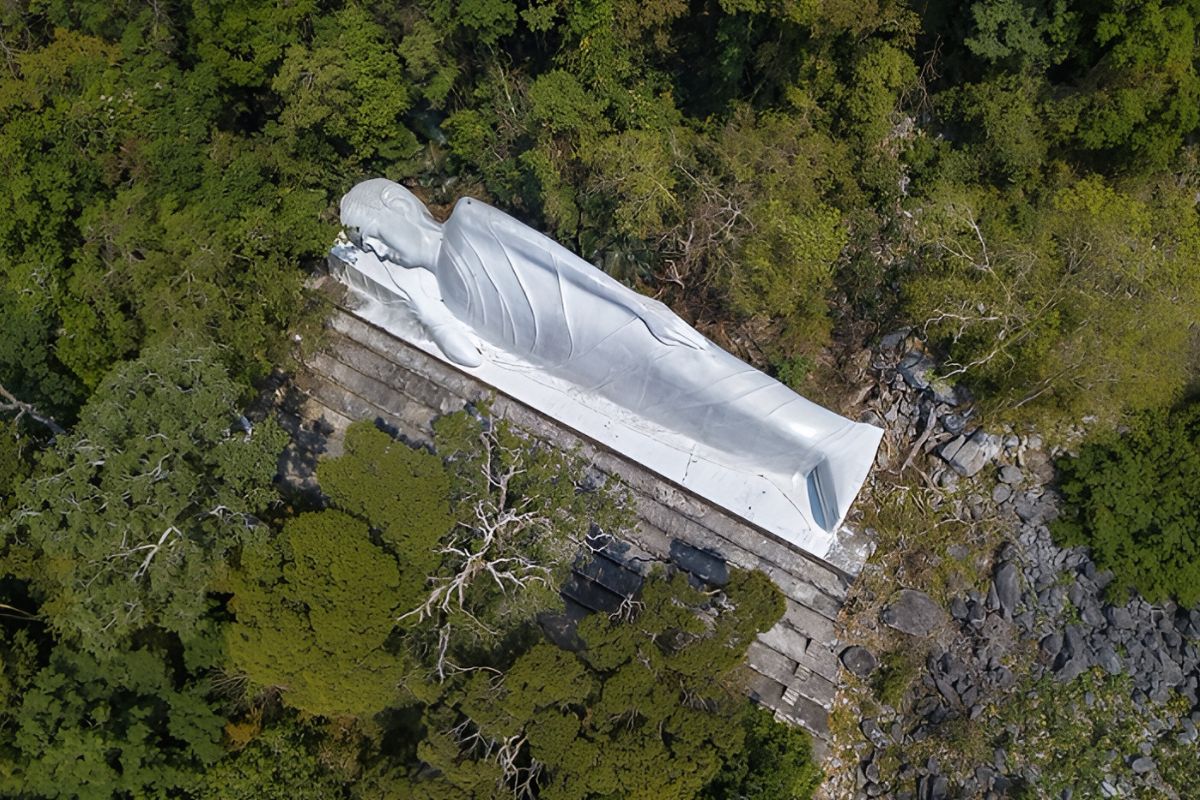 Reclining Buddha Statue of Ta Cu Mountain 