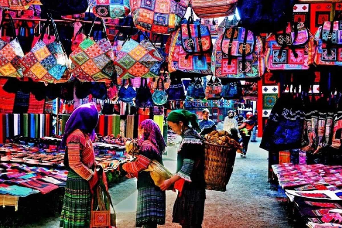 Sunday Market in Bac Ha , Vietnam 