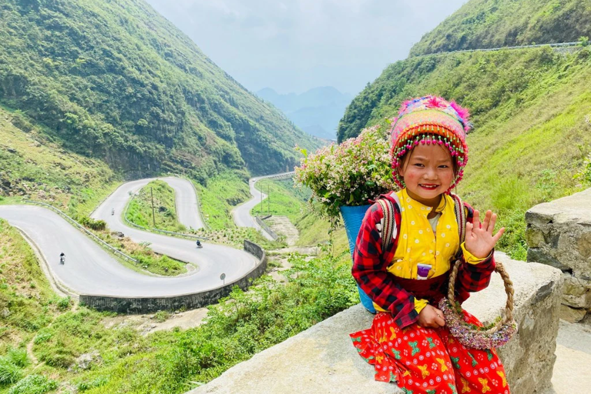 Winding road of Tham Ma Slope surrounded by rocky mountains