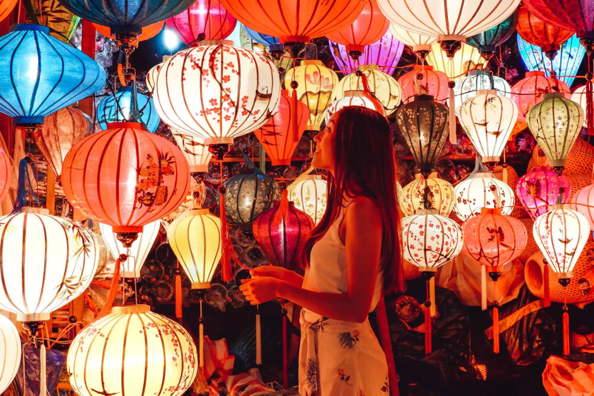 Lanterns lighting up the streets of Hoi An at night