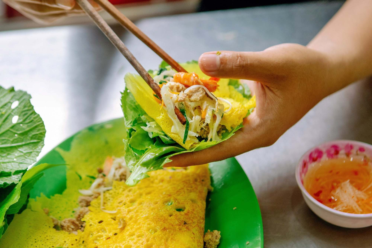 Colorful dishes like bánh xèo at Ben Thanh Market