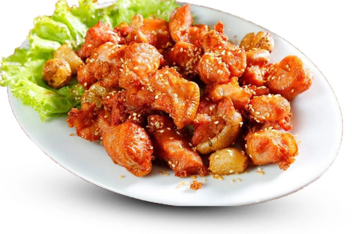 Golden brown fried veal served with dipping sauce in Moc Chau