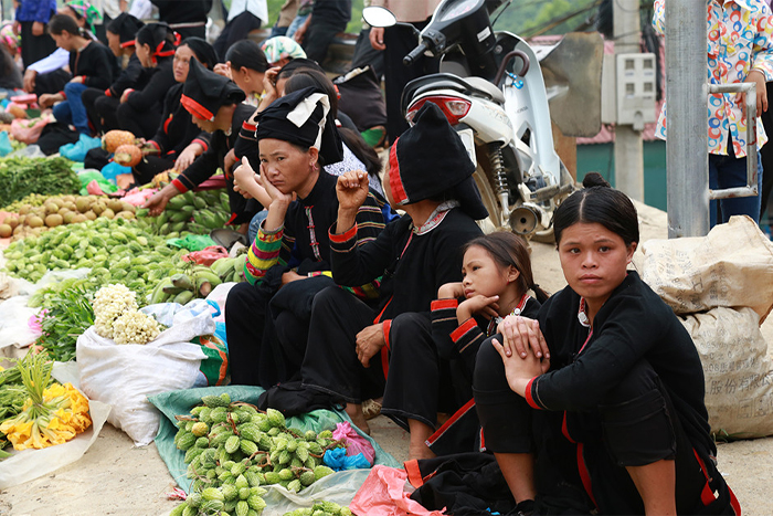 Black Lolo people at Local market in Bao Lac