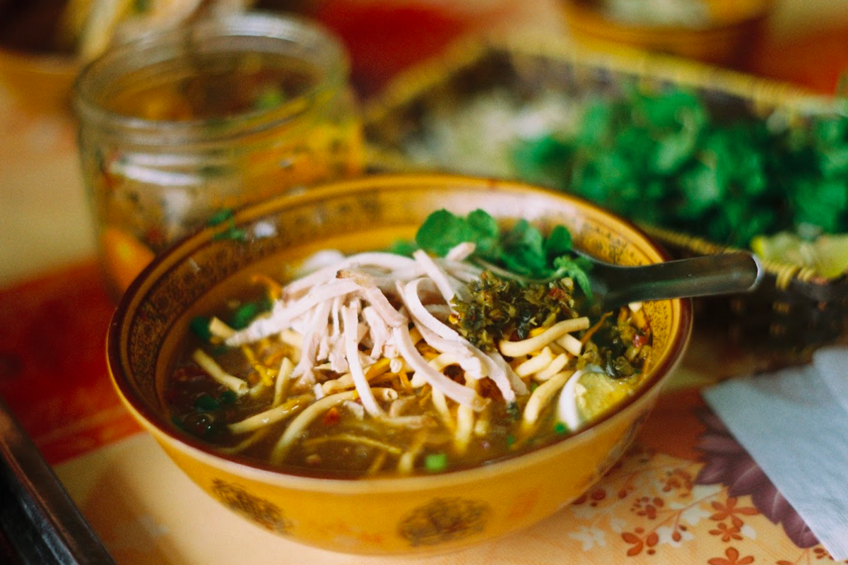 Plate of Cuon Sui pho salad with rice noodles, beef, peanuts, and aromatic herbs in Sapa