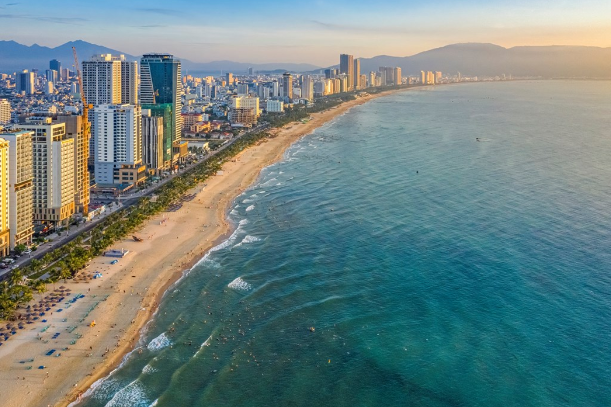 A beach in Da Nang with clear skies and bright sunshine