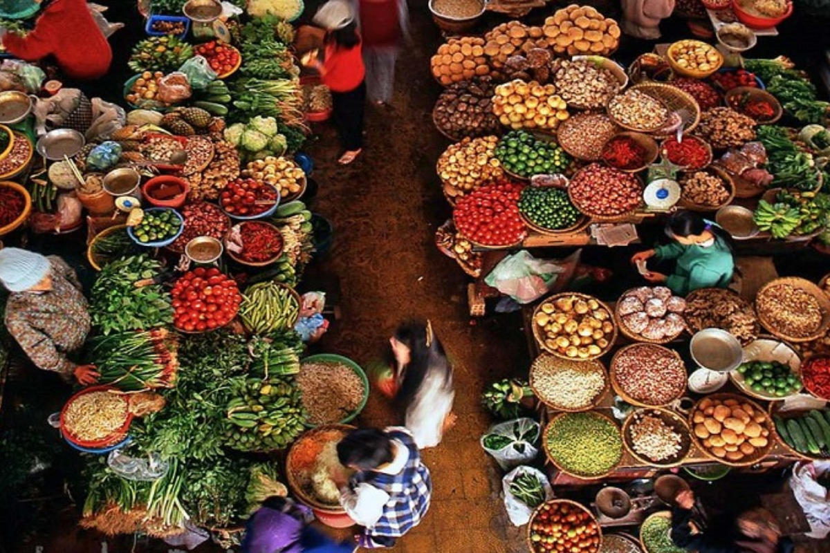 Fresh fruits at Dalat Night Market