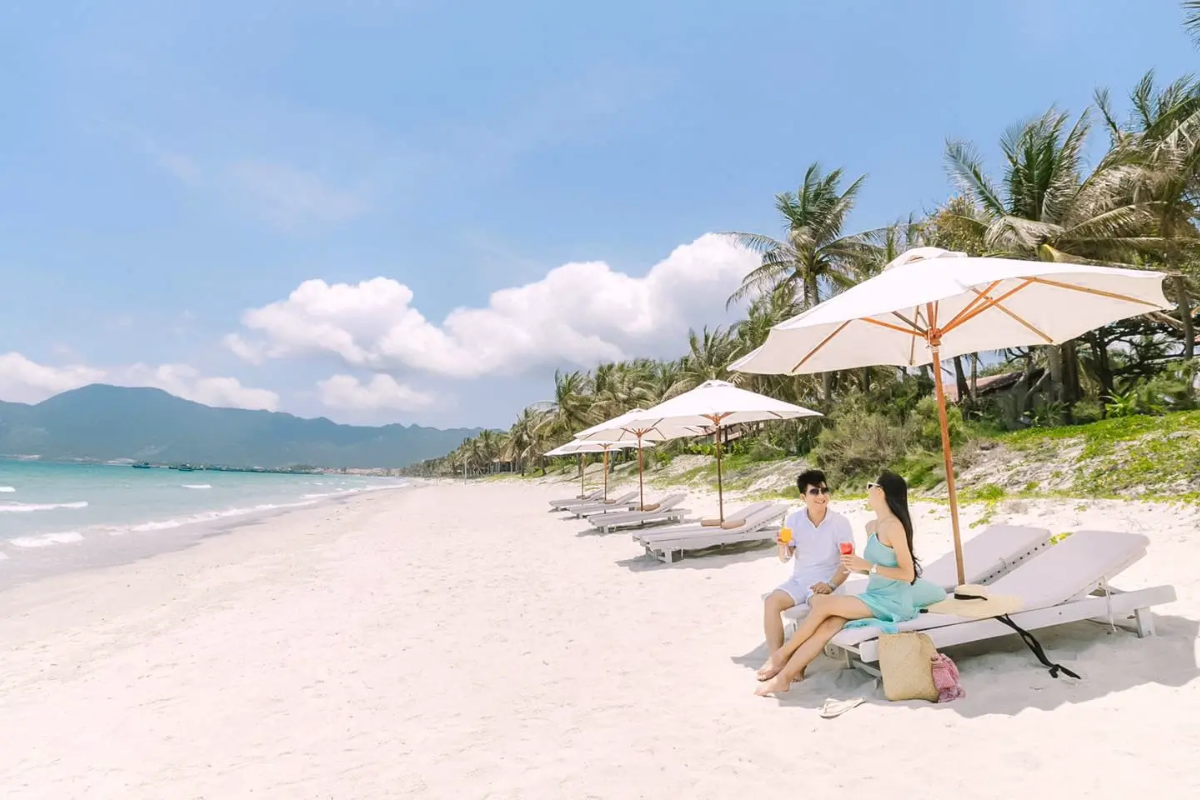 White sand dunes and calm waters at Doc Let Beach near Nha Trang