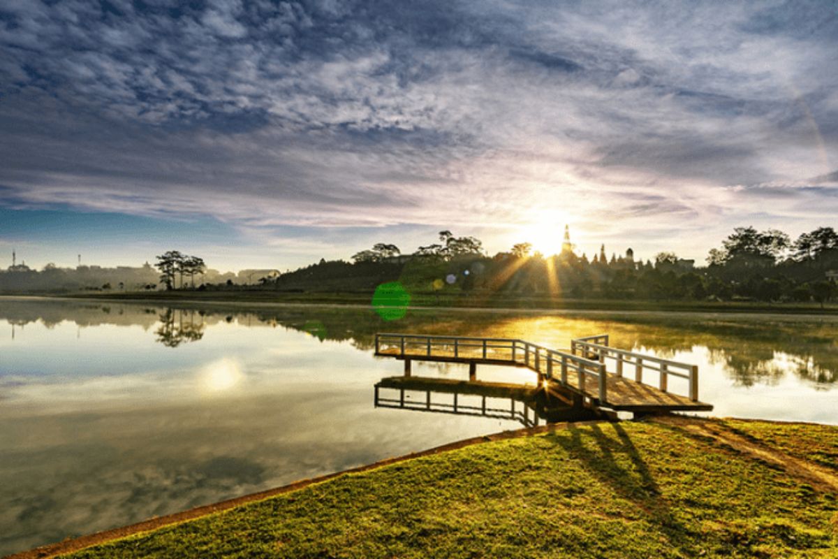 Overview of Xuan Huong Lake