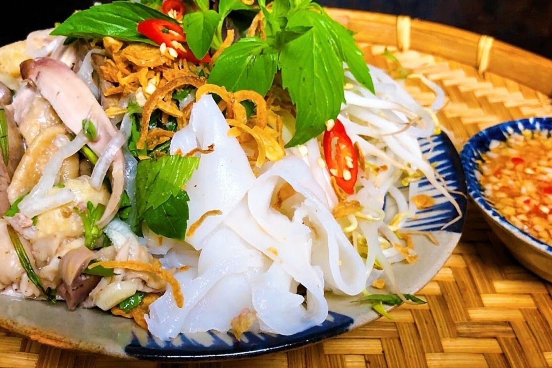 Local food near Xuan Huong Lake