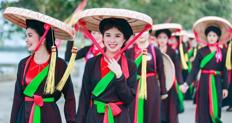 Vietnamese Traditional Clothes in North Vietnam