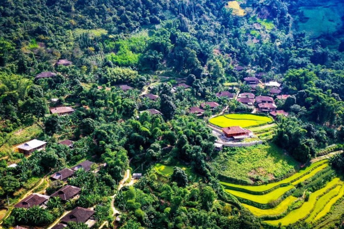 Scenic view of Khuoi Khon Village