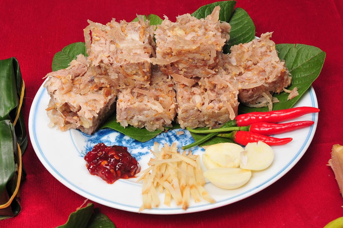 Nem Tre - Fermented pork roll served with herbs