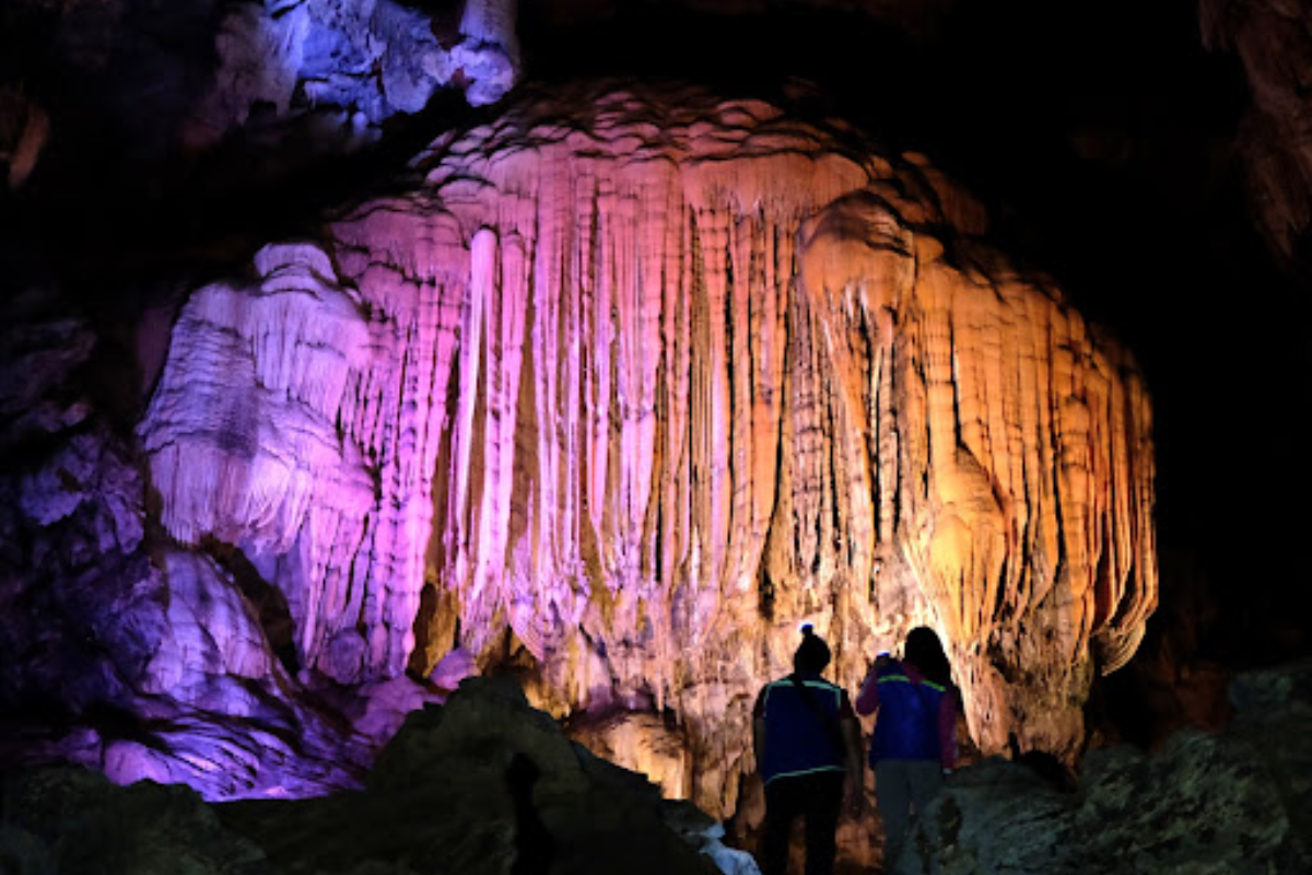 Exploring Nguom Ngao Cave near Ban Gioc Waterfall