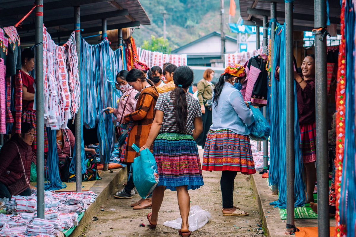 Locals in traditional dress selling and buying goods at Pa Co Market