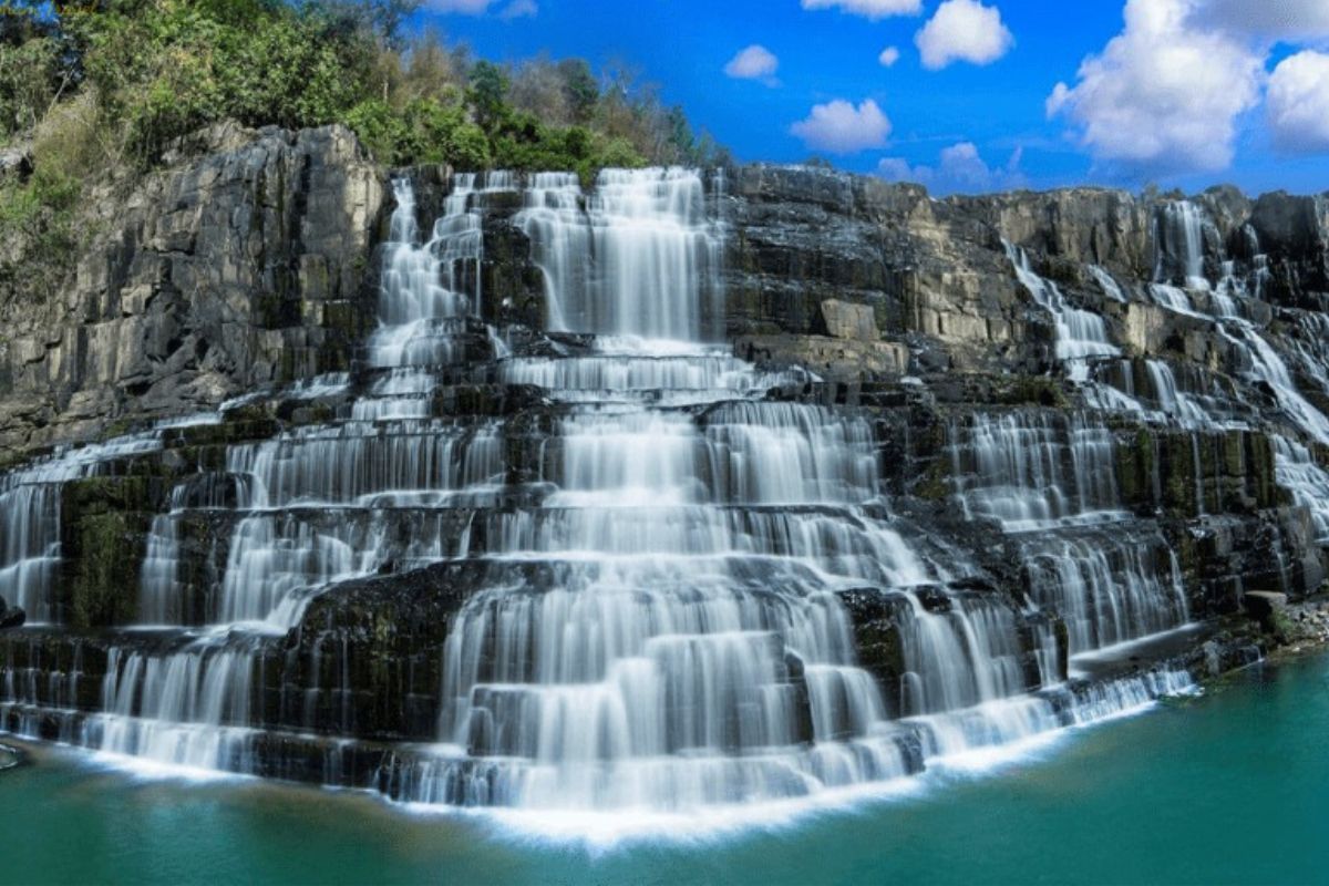 Route to Pongour Falls