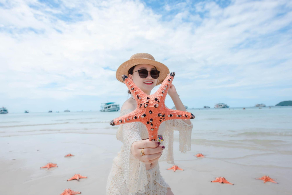 Crystal-clear waters and starfish at Starfish Beach, Phu Quoc