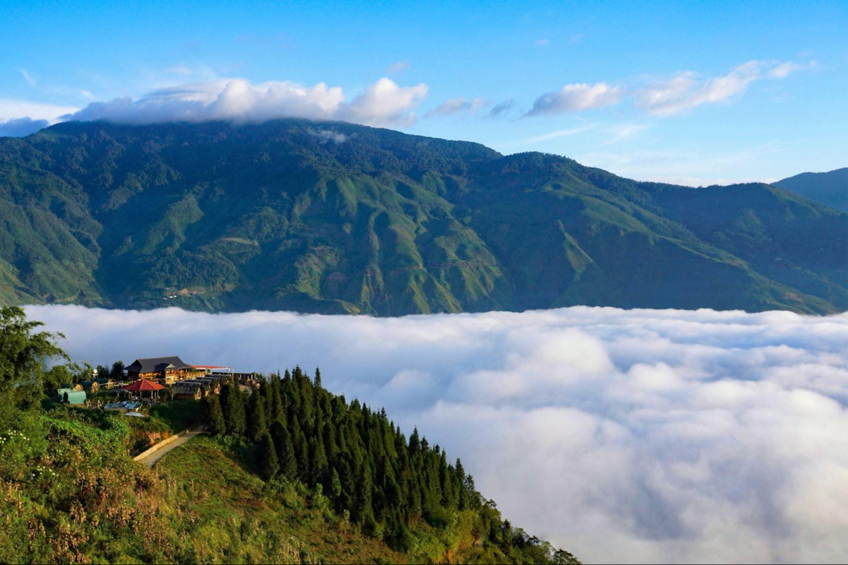 Sea of clouds seen from Ta Xua summit