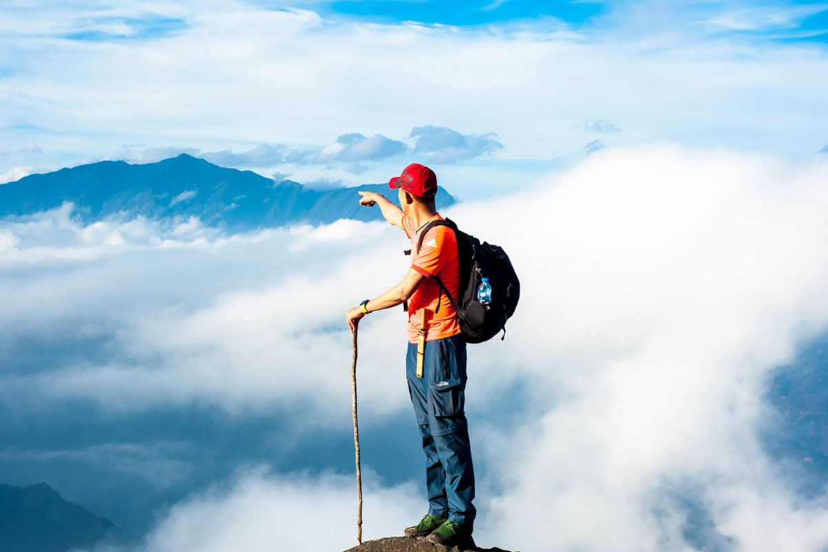 Trekker is watching mountain views in Ta Xua