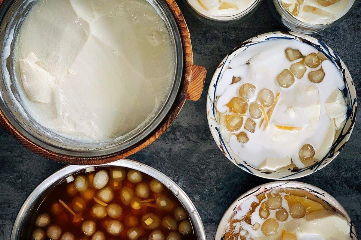 Coconut ice cream and traditional Tao Pho dessert in Hanoi