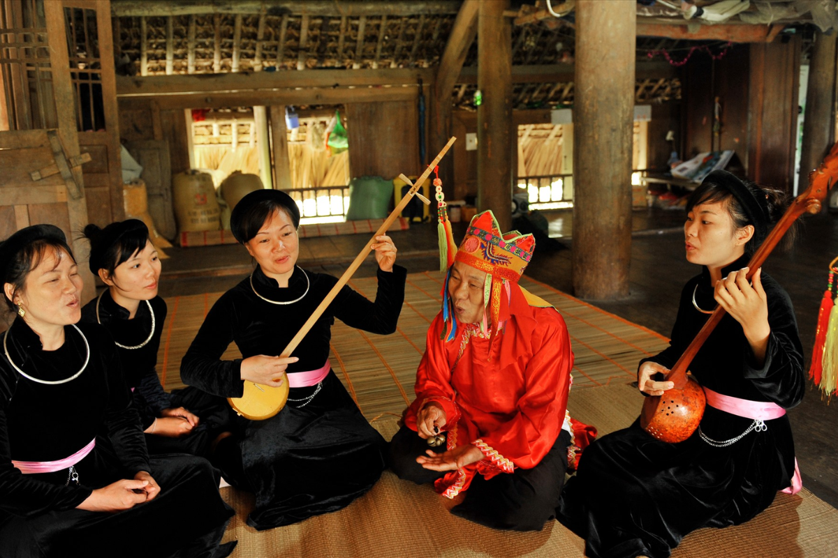 Visitors enjoying a cultural performance in a Lam Dong homestay