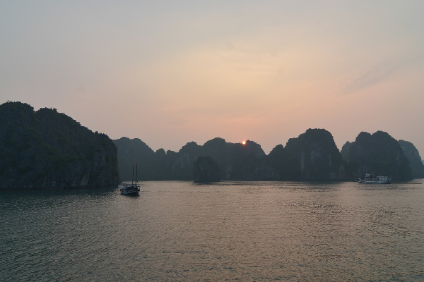 2D1N L'AMOUR JUNK BAI TU LONG BAY - photo 1