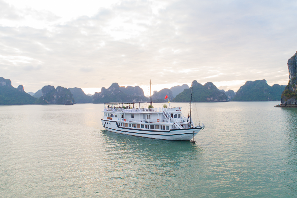 2D1N Ruby Cruise Halong Bay - photo 2
