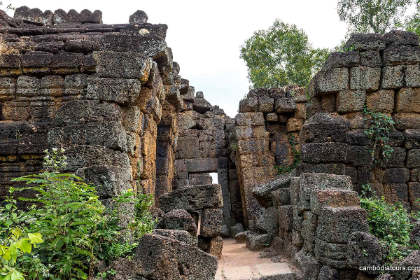 PHNOM CHISOR & TONLE BATI (Full day) - photo 8