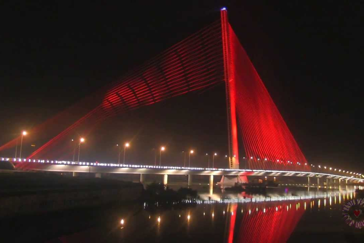 Tran Thi Ly Bridge illuminated at night, showcasing its unique sail-like structure