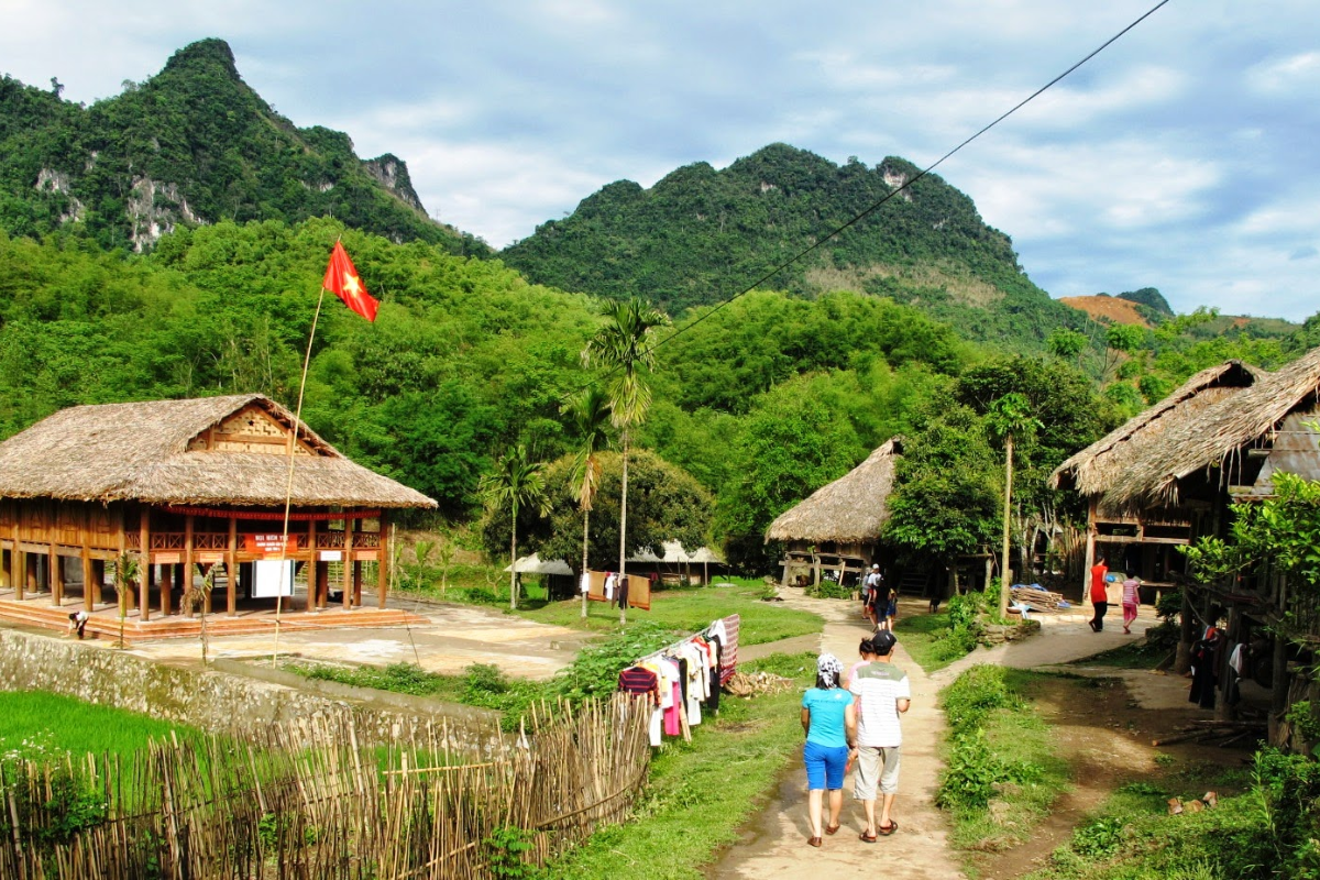 Van village with Pu Van mountain in the background